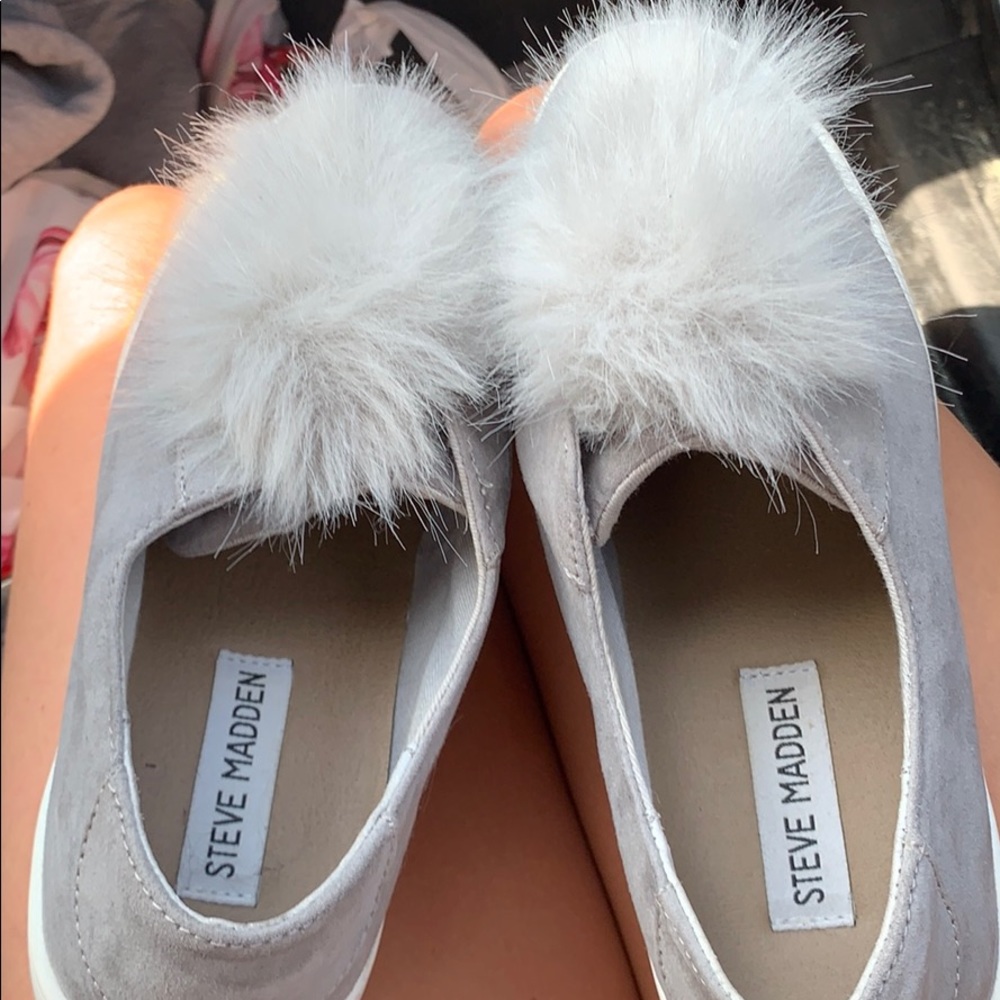 AMAZING CONDITION STEVE MADDEN SLIDE ONS